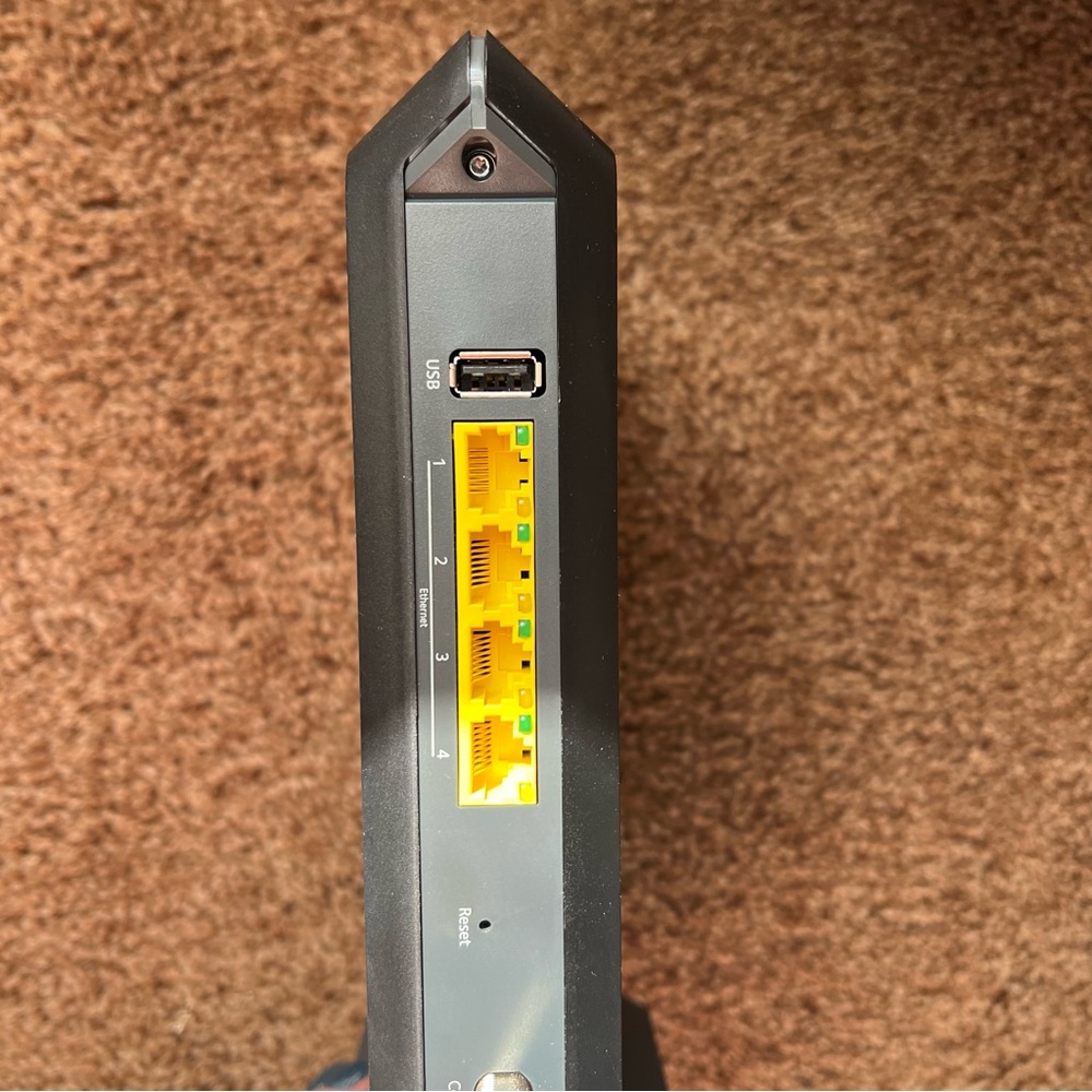 NETGEAR Nighthawk Cable Modem WiFi Router AC1900 Built-In DOCSIS - Picture 15 of 15